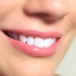 歯のホワイトニングは自宅でできる?歯磨きで歯を白くする方法