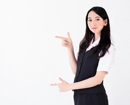 おすすめする女性