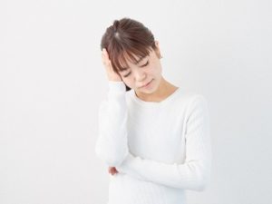頭痛の女性