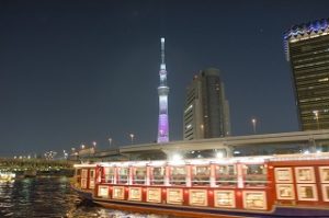 スカイツリーと屋形船