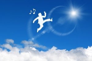 空をかける男性