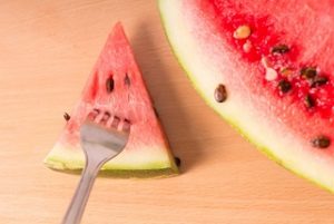 スイカとフォーク