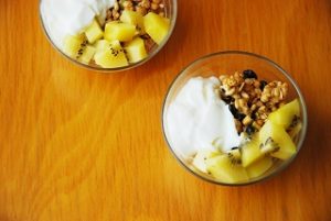 グラノーラとヨーグルト