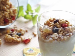 ヨーグルトとグラノーラ